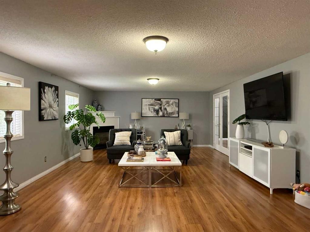 653022 Range Road 224, Athabasca, AB - Indoor Photo Showing Living Room