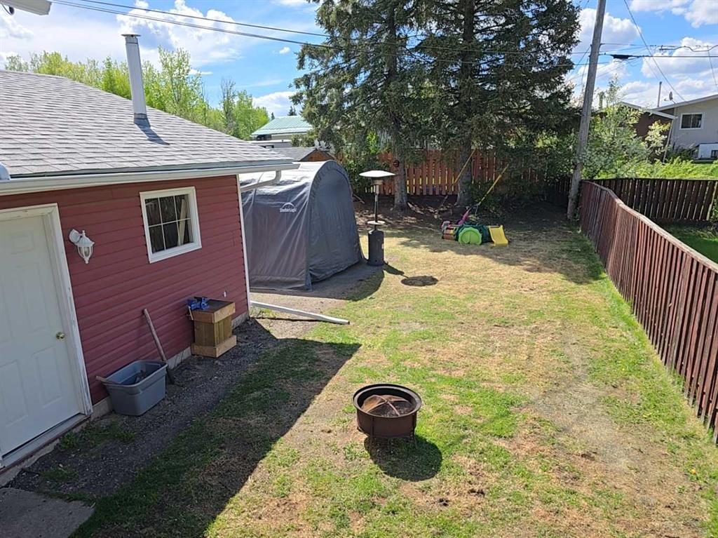 401 7 Avenue, Fox Creek, AB - Outdoor