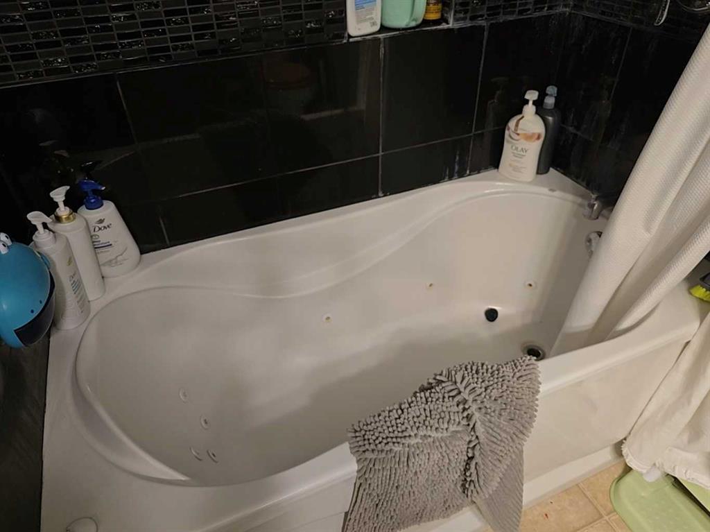 401 7 Avenue, Fox Creek, AB - Indoor Photo Showing Other Room