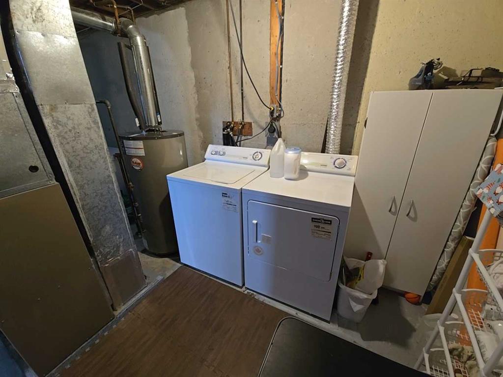 401 7 Avenue, Fox Creek, AB - Indoor Photo Showing Laundry Room