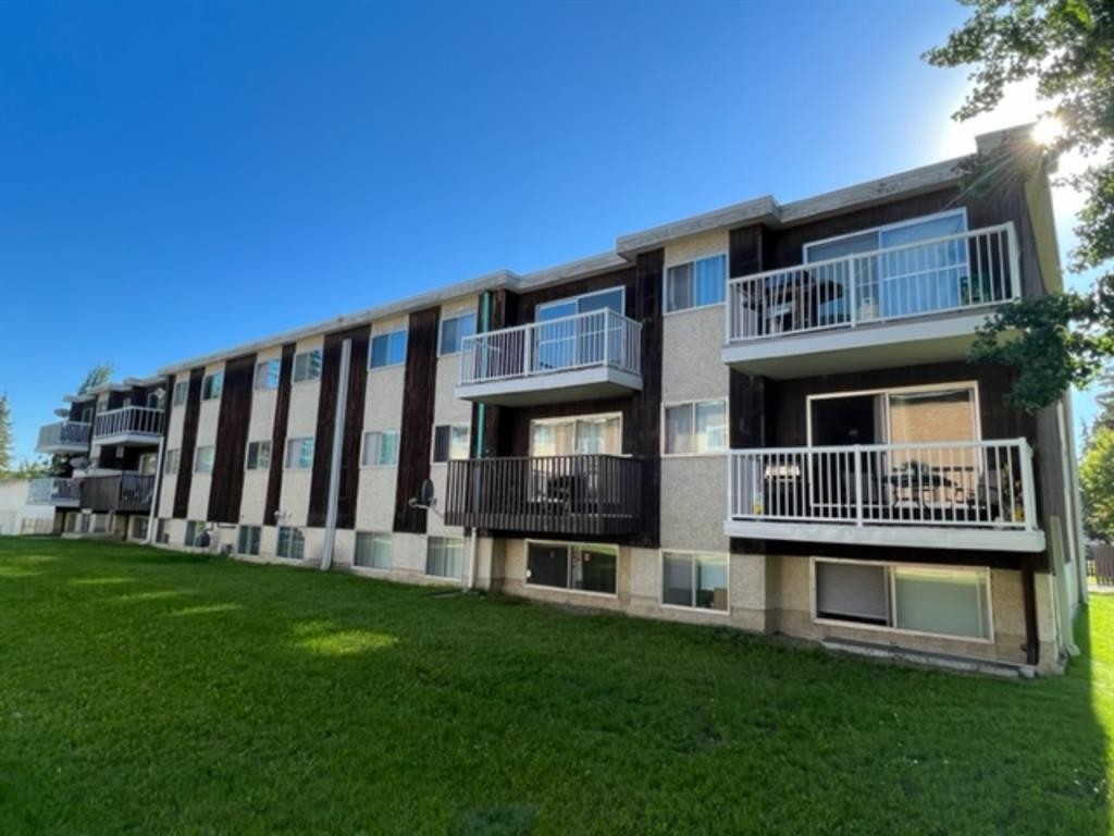 5 Sunset Boulevard, Whitecourt, AB - Outdoor