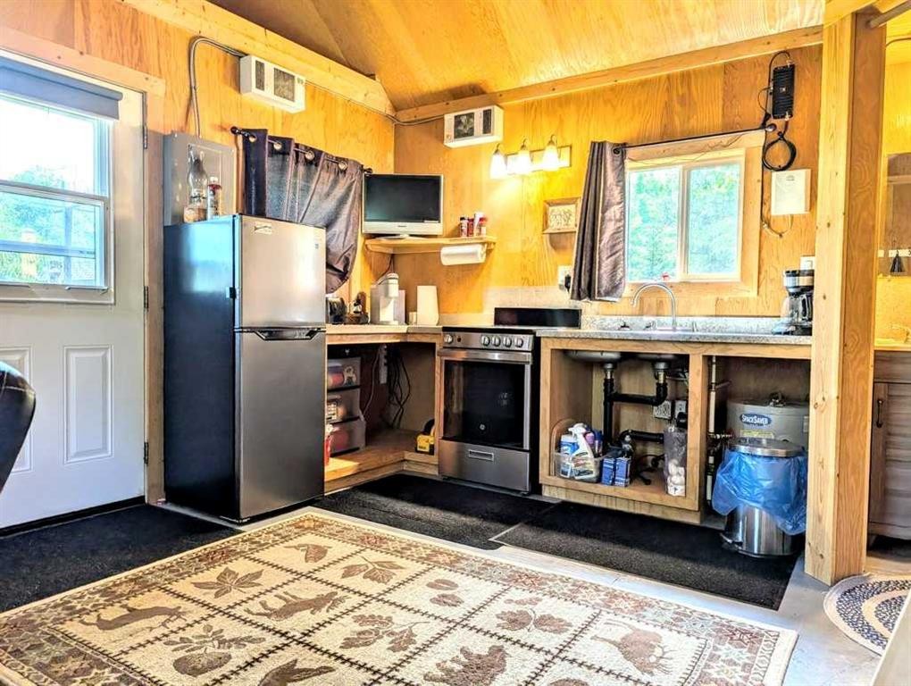 4 4A Street West, Faust, AB - Indoor Photo Showing Kitchen