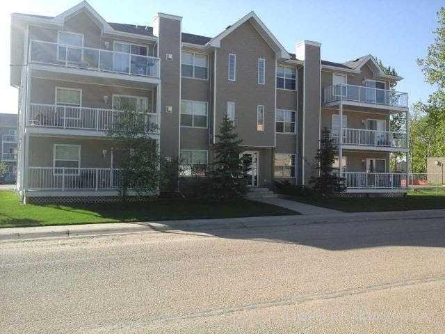 102-501 3 Street, Fox Creek, AB - Outdoor With Balcony With Facade