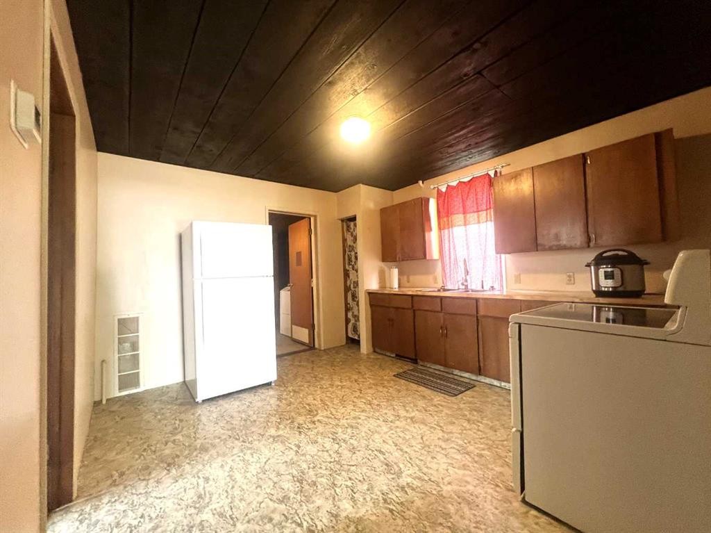 4805 17 Avenue, Edson, AB - Indoor