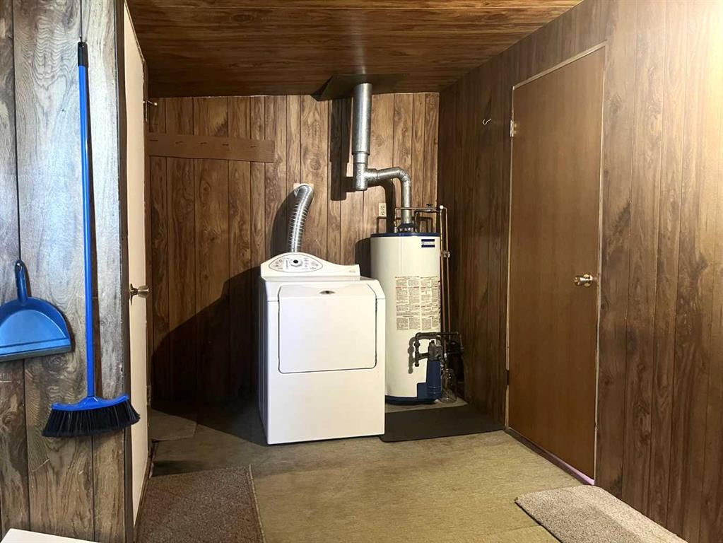 4805 17 Avenue, Edson, AB - Indoor Photo Showing Laundry Room