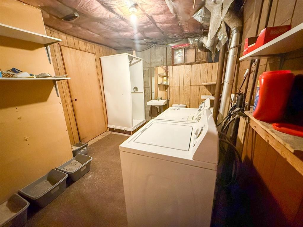 5303 47 Street, Whitecourt, AB - Indoor Photo Showing Laundry Room