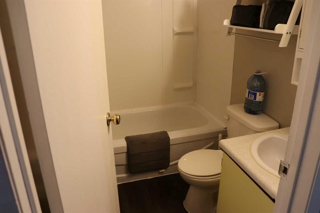 103-1221A Westhaven Drive, Edson, AB - Indoor Photo Showing Bathroom