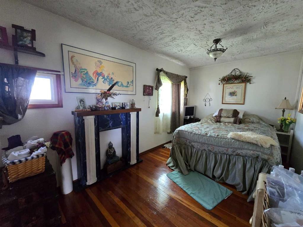 109 Main Street,-57115 Range Road 80, Rochfort Bridge, AB - Indoor Photo Showing Bedroom