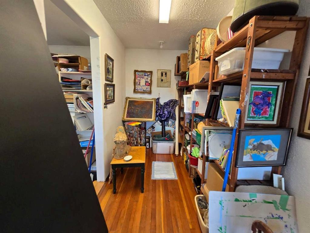 109 Main Street,-57115 Range Road 80, Rochfort Bridge, AB - Indoor Photo Showing Other Room