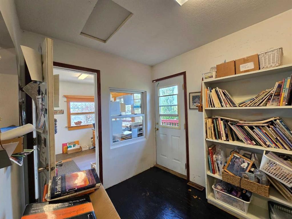 109 Main Street,-57115 Range Road 80, Rochfort Bridge, AB - Indoor Photo Showing Other Room