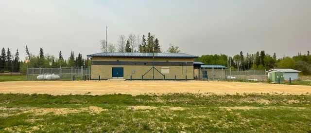851 Wolf Trail, Sandy Lake, AB