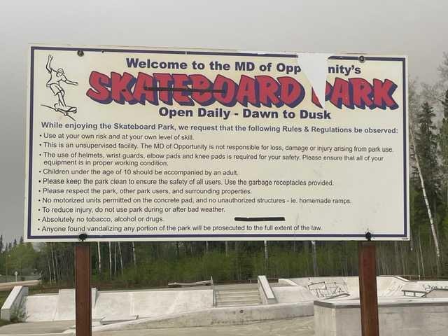 851 Wolf Trail, Sandy Lake, AB