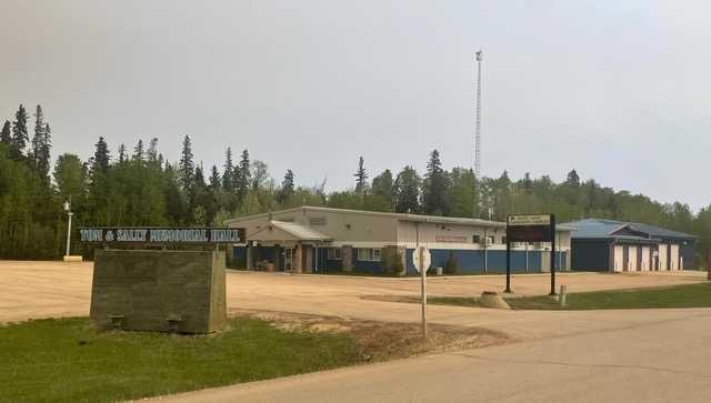 851 Wolf Trail, Sandy Lake, AB