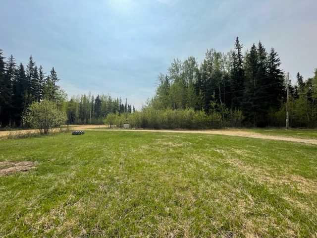 851 Wolf Trail, Sandy Lake, AB