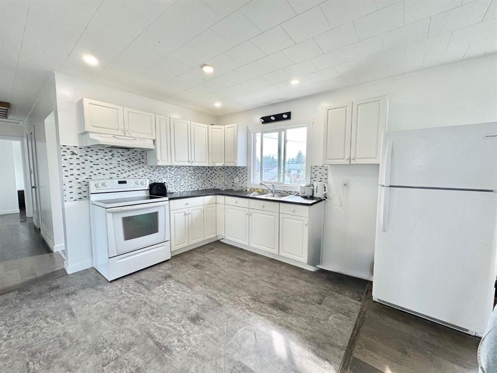 27 Centenial Crescent, Swan Hills, AB - Indoor Photo Showing Kitchen