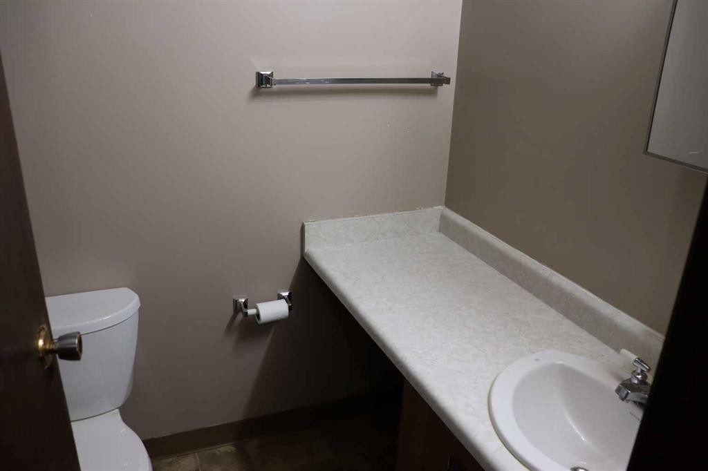 205-1221B West Haven Drive, Edson, AB - Indoor Photo Showing Bathroom