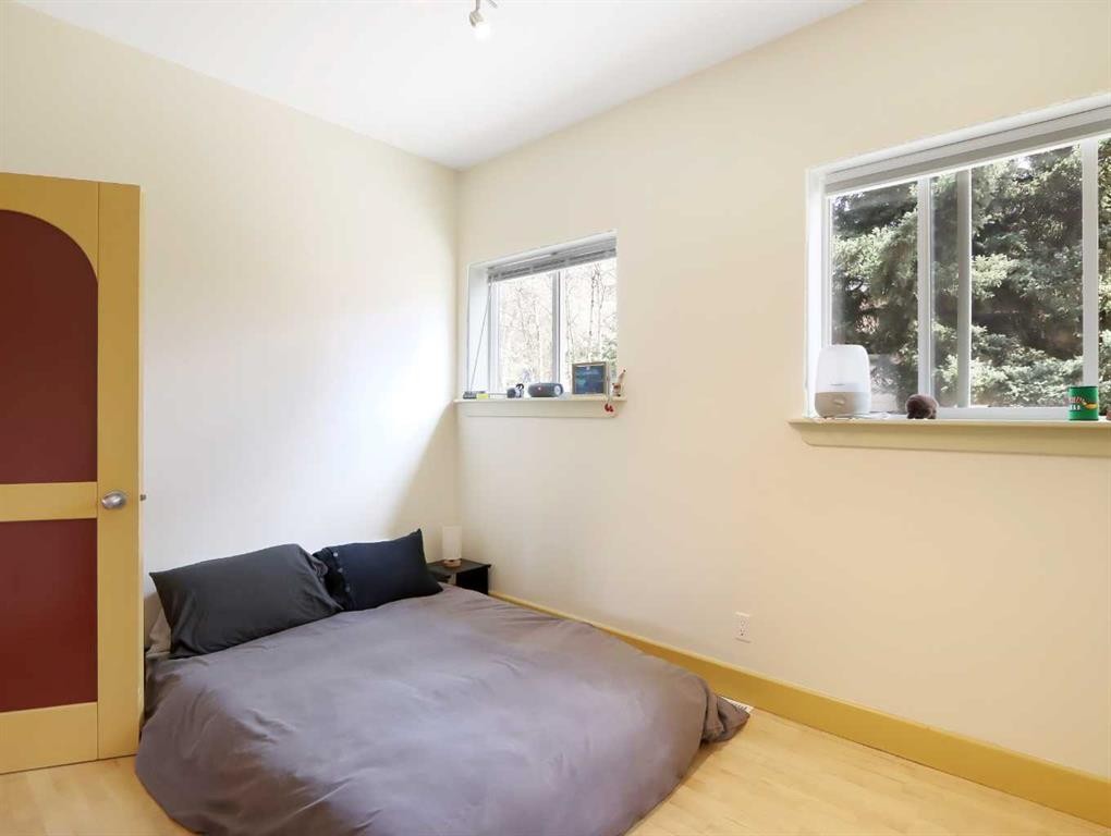 1621 1St Avenue, Canmore, AB - Indoor Photo Showing Bedroom