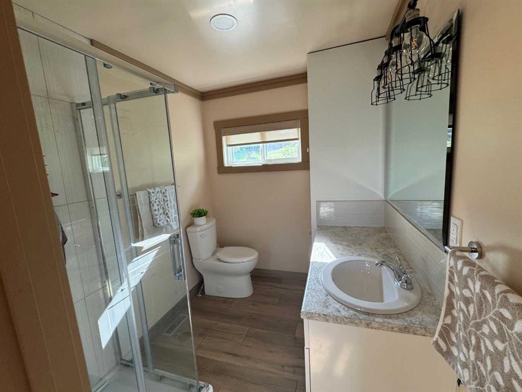 220 Lakeshore Drive North, Island Lake, AB - Indoor Photo Showing Bathroom