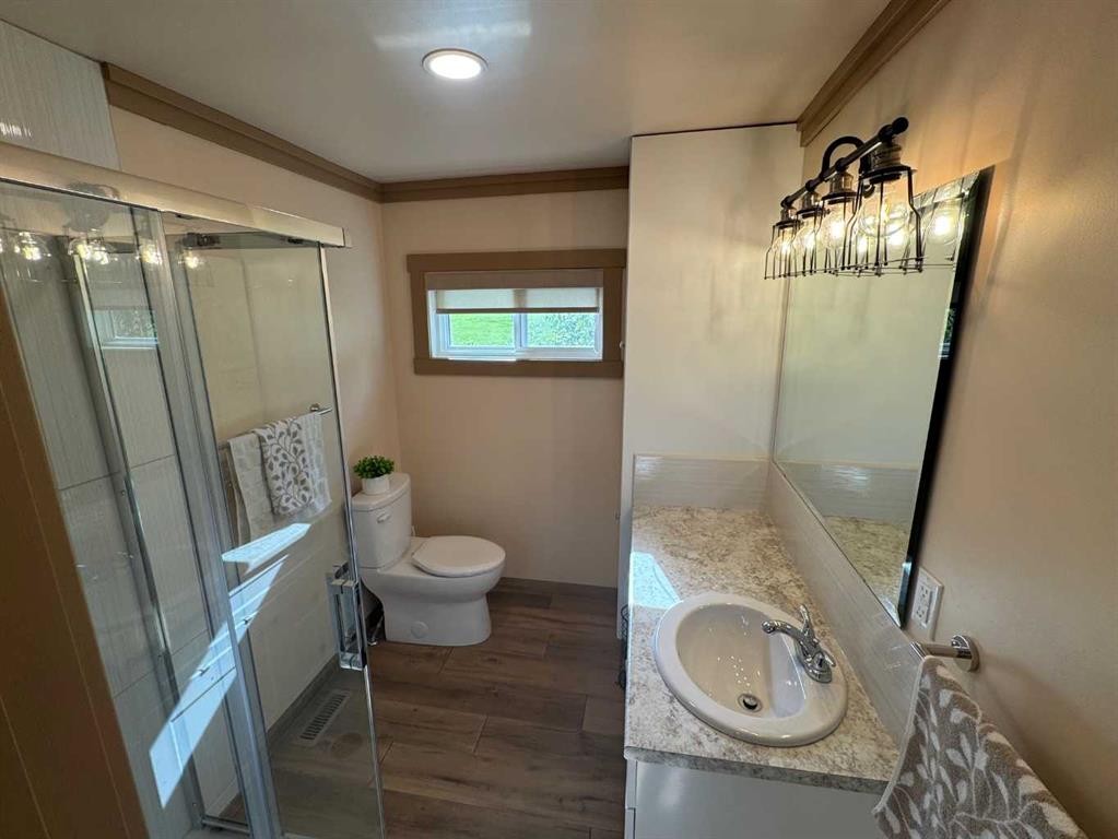 220 Lakeshore Drive North, Island Lake, AB - Indoor Photo Showing Bathroom