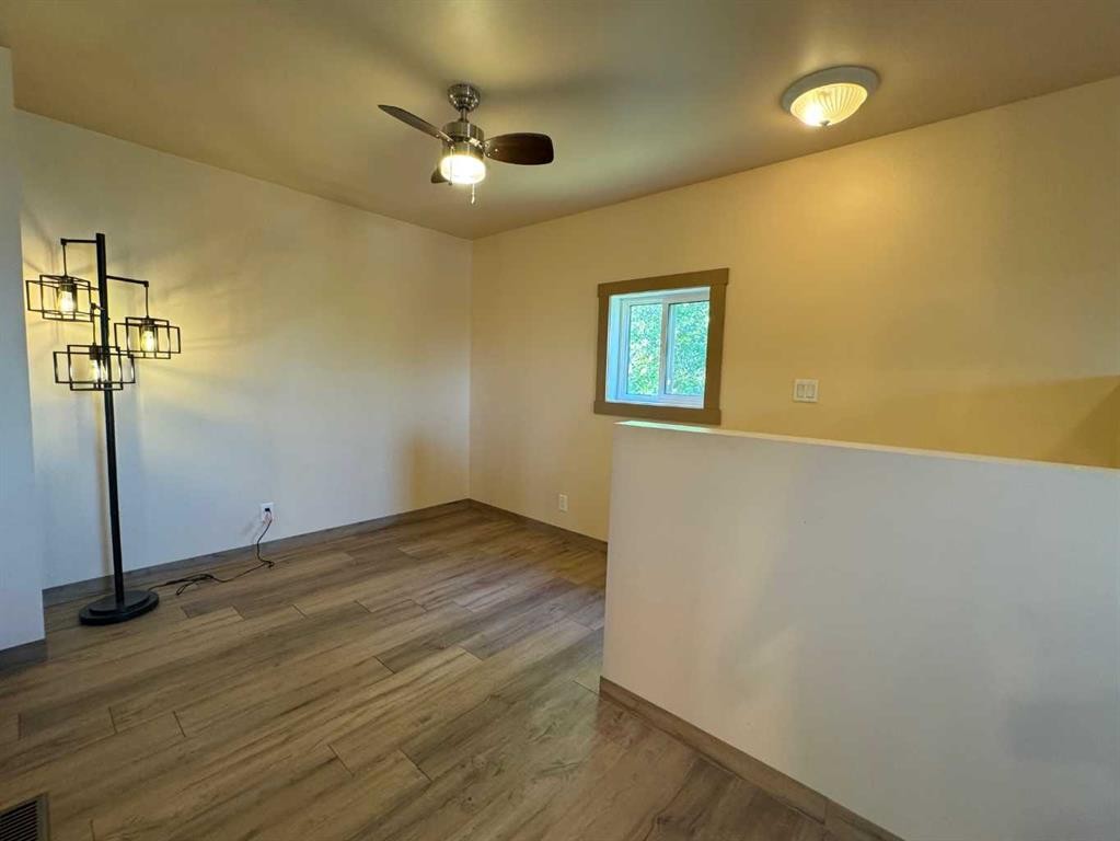 220 Lakeshore Drive North, Island Lake, AB - Indoor Photo Showing Other Room