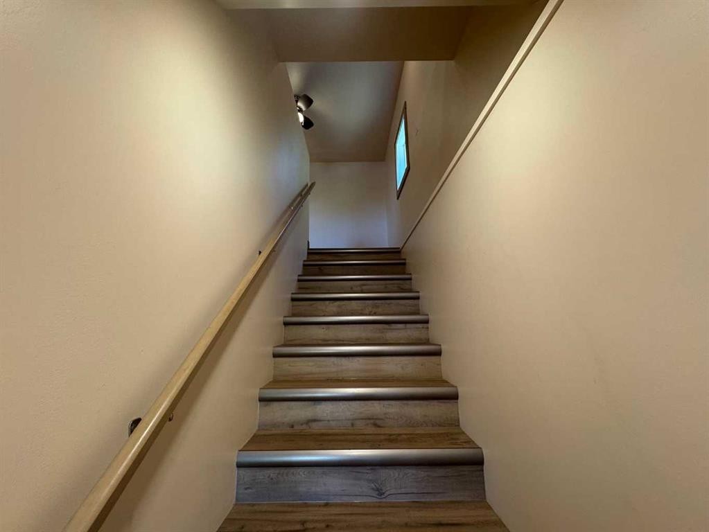 220 Lakeshore Drive North, Island Lake, AB - Indoor Photo Showing Other Room