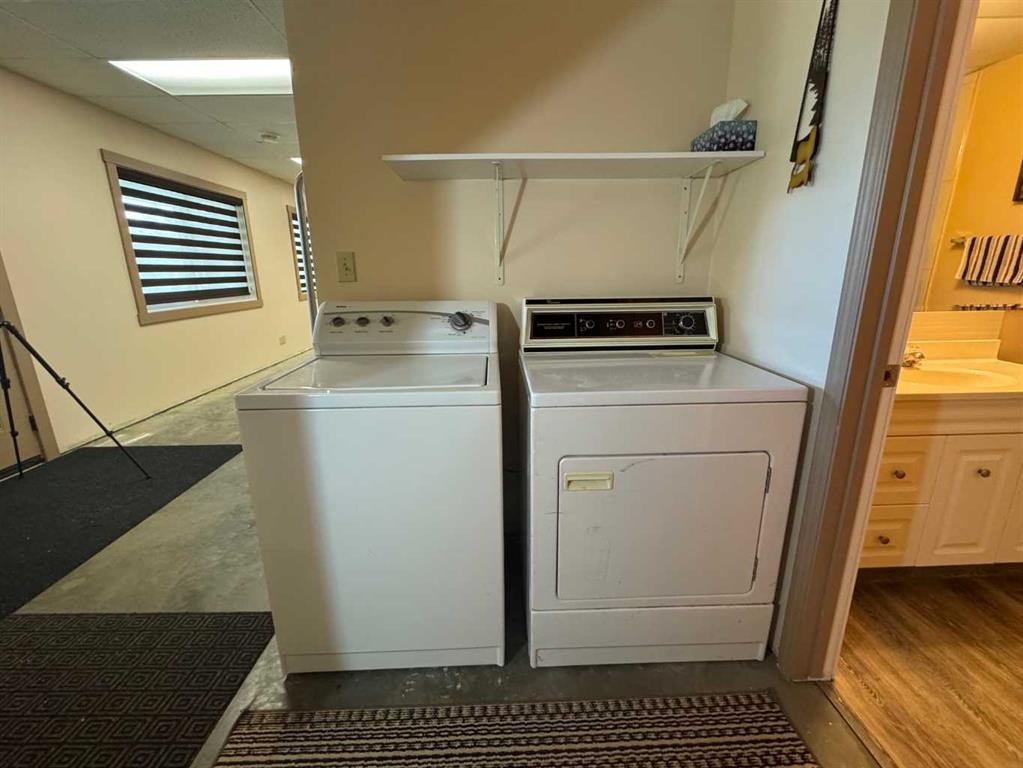 220 Lakeshore Drive North, Island Lake, AB - Indoor Photo Showing Laundry Room