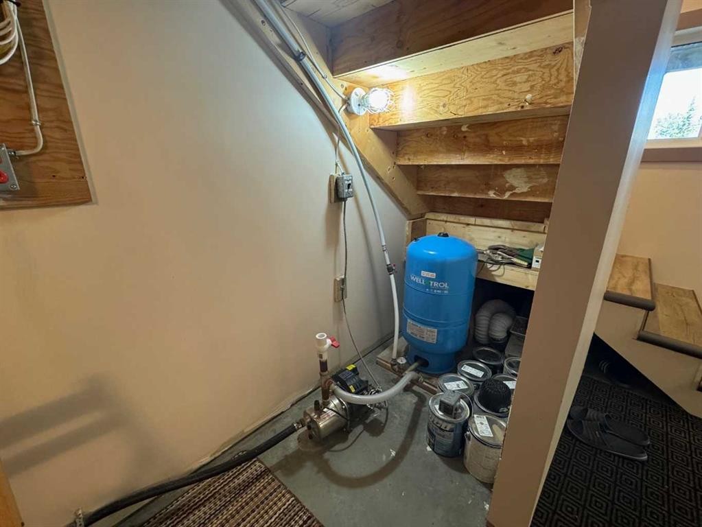 220 Lakeshore Drive North, Island Lake, AB - Indoor Photo Showing Other Room