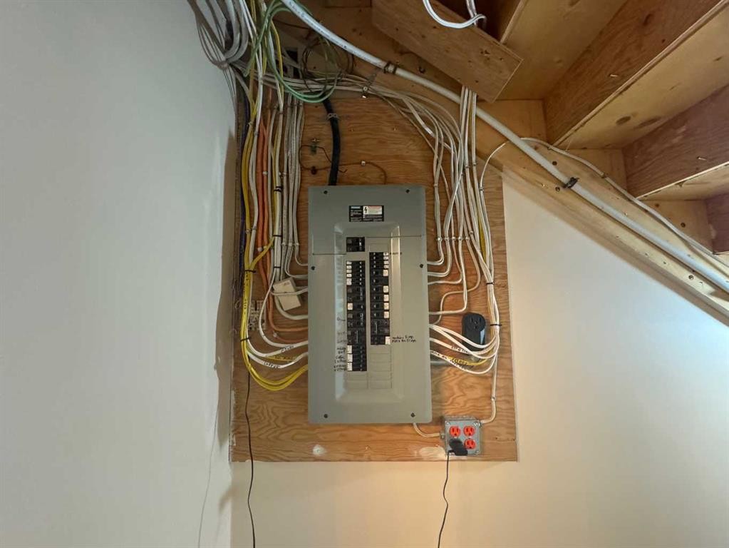 220 Lakeshore Drive North, Island Lake, AB - Indoor