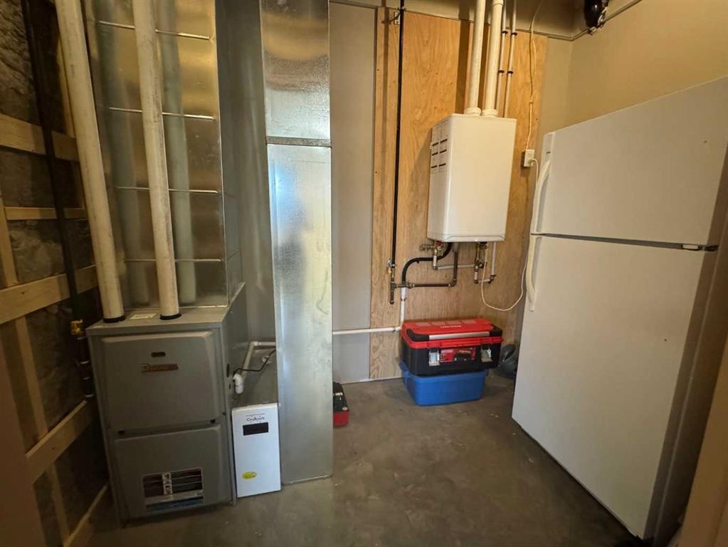 220 Lakeshore Drive North, Island Lake, AB - Indoor Photo Showing Basement