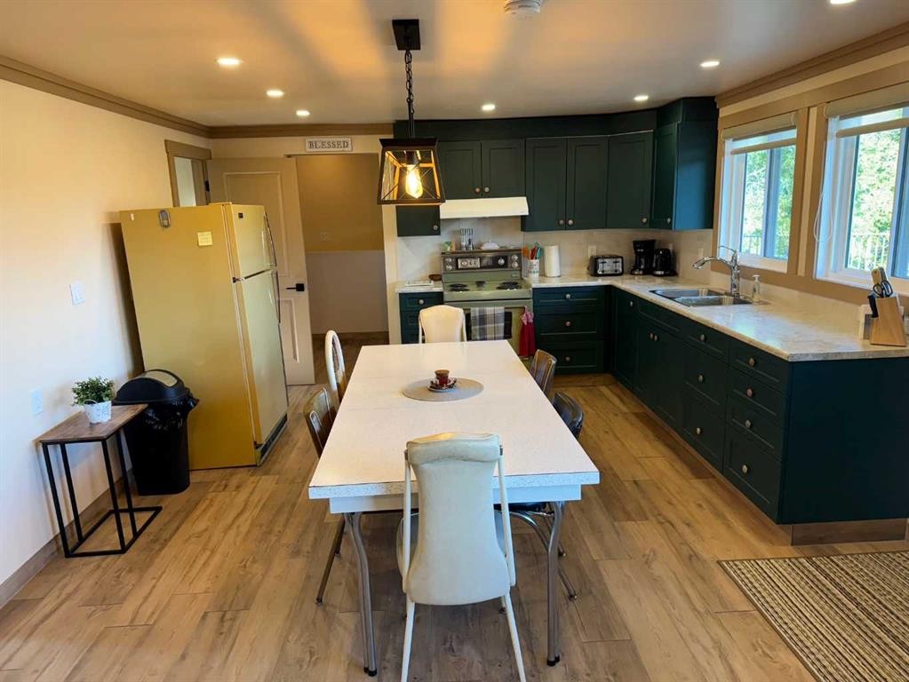 220 Lakeshore Drive North, Island Lake, AB - Indoor