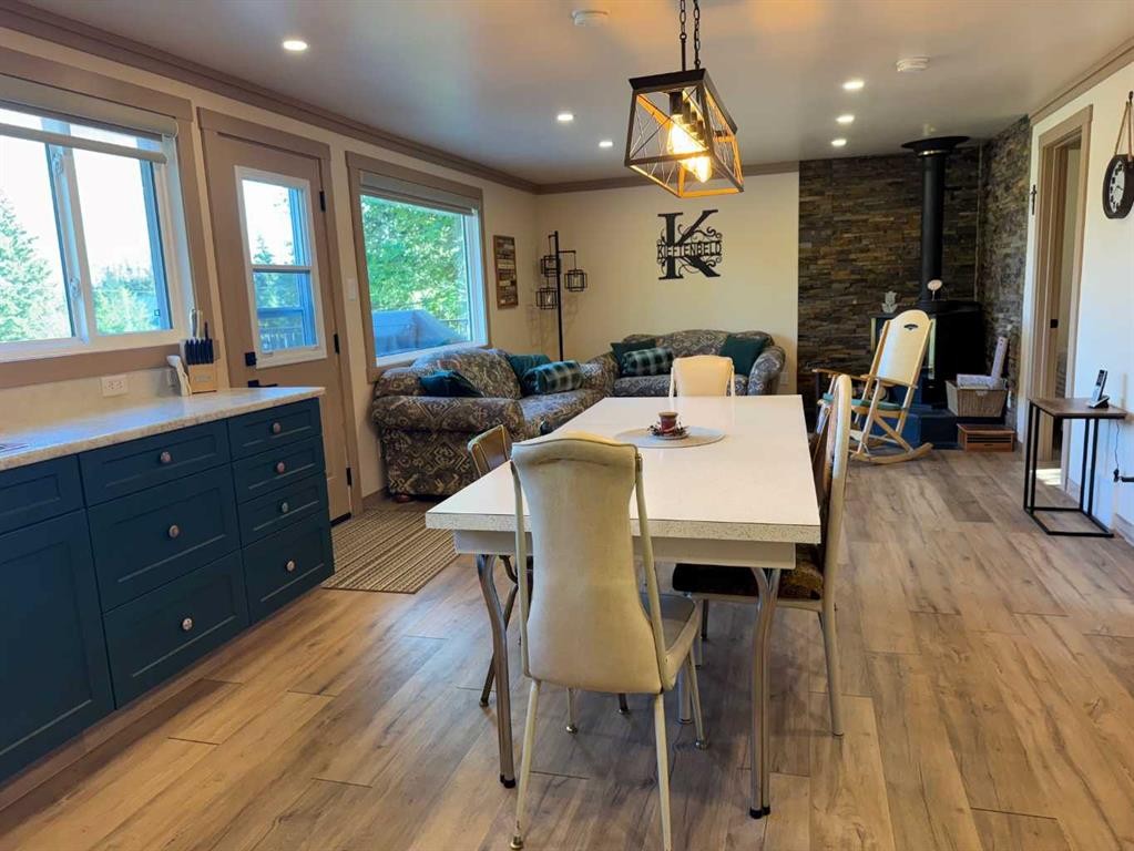 220 Lakeshore Drive North, Island Lake, AB - Indoor Photo Showing Dining Room