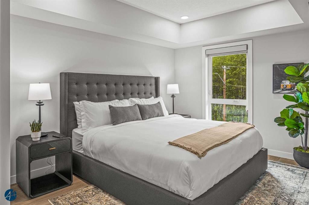 1217-200 2 Avenue, Dead Man'S Flats, AB - Indoor Photo Showing Bedroom