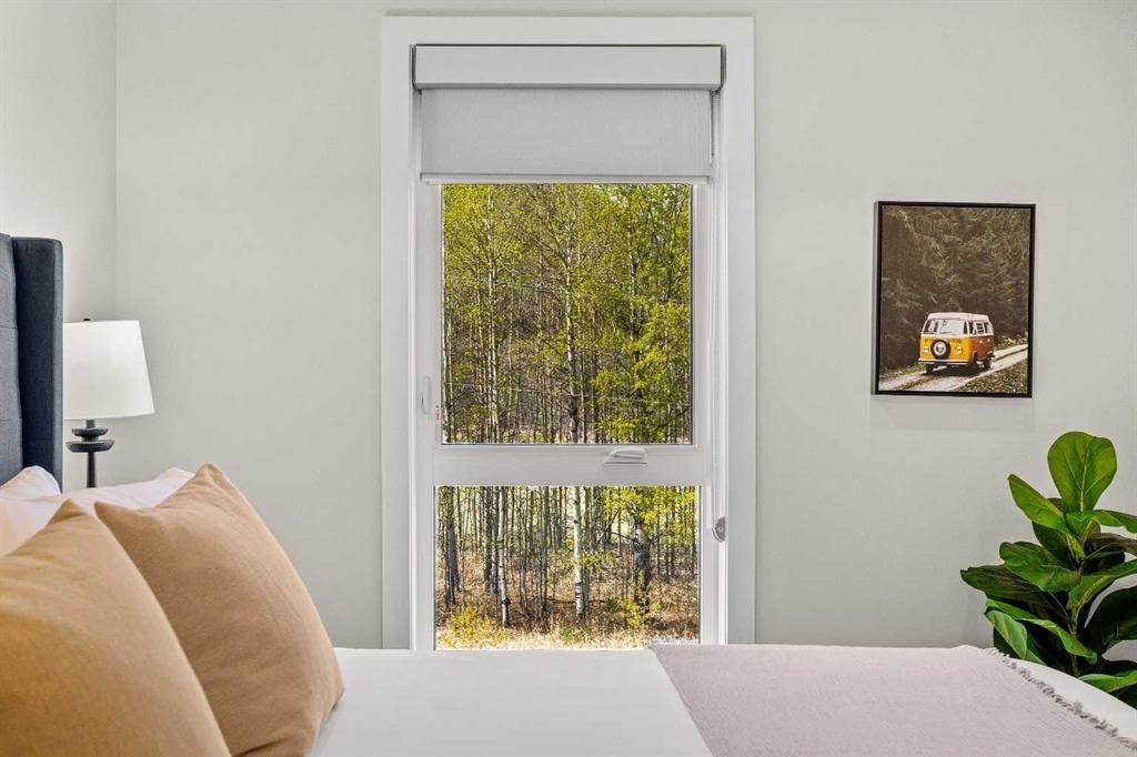 1217-200 2 Avenue, Dead Man'S Flats, AB - Indoor Photo Showing Bedroom