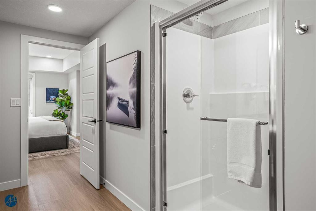 1217-200 2 Avenue, Dead Man'S Flats, AB - Indoor Photo Showing Bathroom