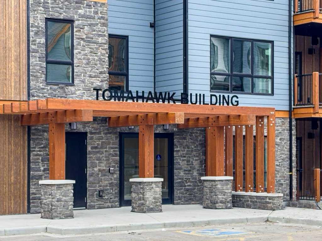 1217-200 2 Avenue, Dead Man'S Flats, AB - Outdoor With Facade