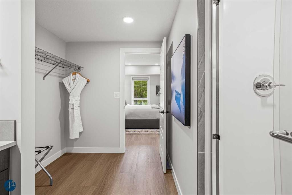 1217-200 2 Avenue, Dead Man'S Flats, AB - Indoor Photo Showing Bathroom