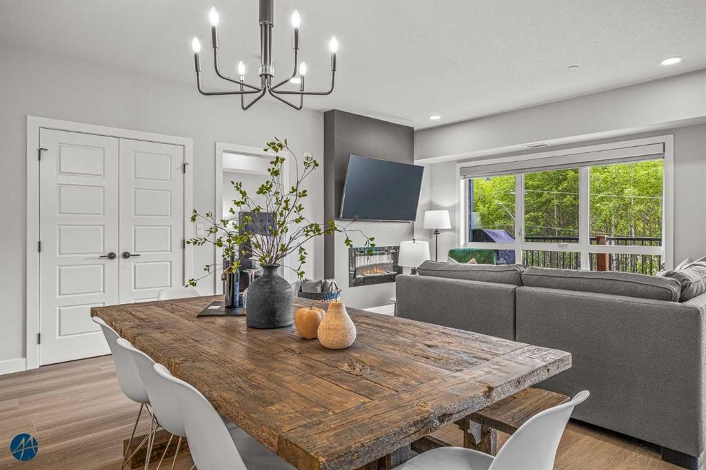 1217-200 2 Avenue, Dead Man'S Flats, AB - Indoor Photo Showing Other Room