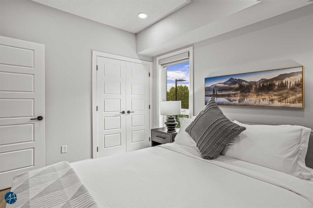 1217-200 2 Avenue, Dead Man'S Flats, AB - Indoor Photo Showing Bedroom