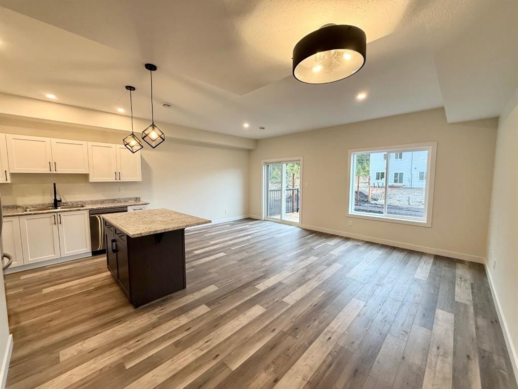 328B Boutin Avenue, Hinton, AB - Indoor Photo Showing Kitchen