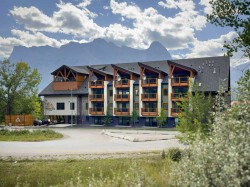 103-1717A Mountain Avenue Canmore, AB T2W 2W1