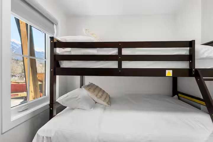 3-1717B Mountain Avenue, Canmore, AB - Indoor Photo Showing Bedroom