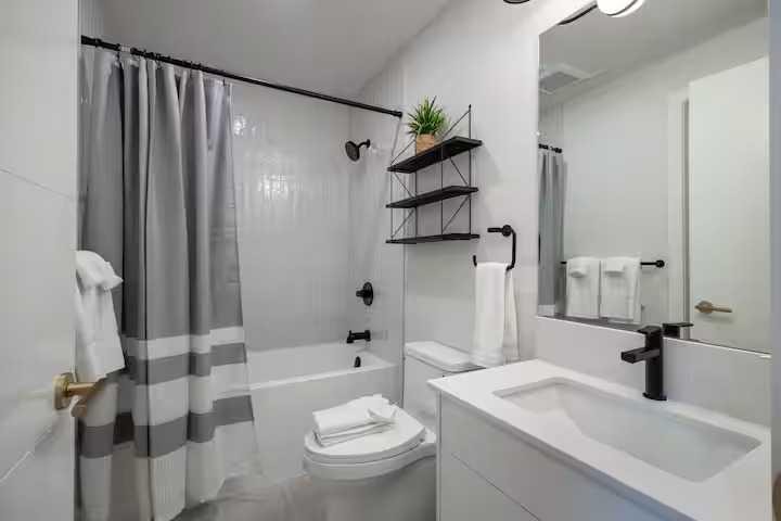 3-1717B Mountain Avenue, Canmore, AB - Indoor Photo Showing Bathroom