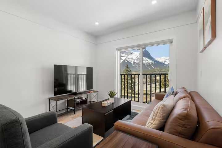 3-1717B Mountain Avenue, Canmore, AB - Indoor Photo Showing Other Room