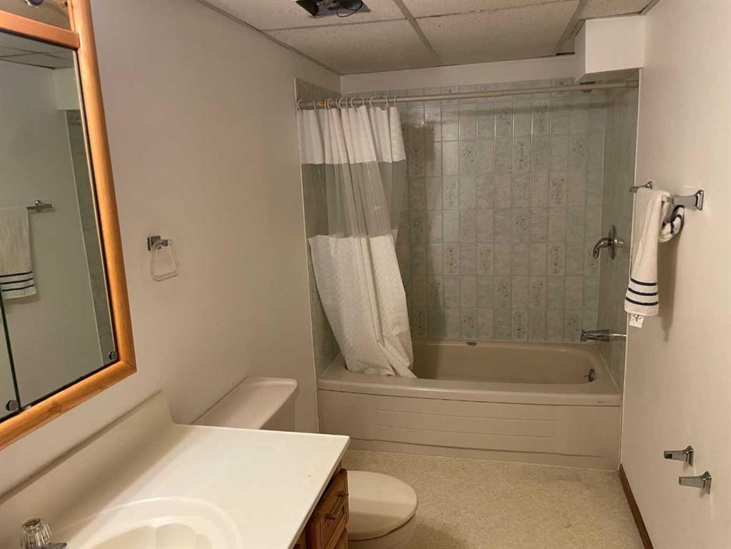 5 Hillside Crescent, Swan Hills, AB - Indoor Photo Showing Bathroom