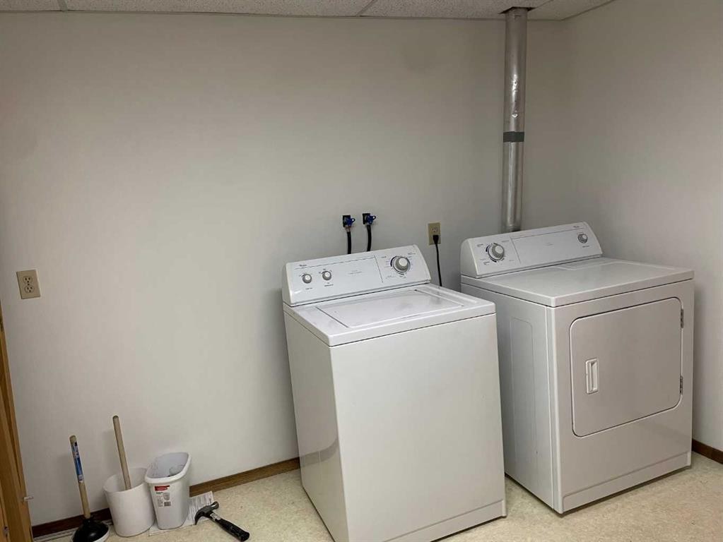 5 Hillside Crescent, Swan Hills, AB - Indoor Photo Showing Laundry Room