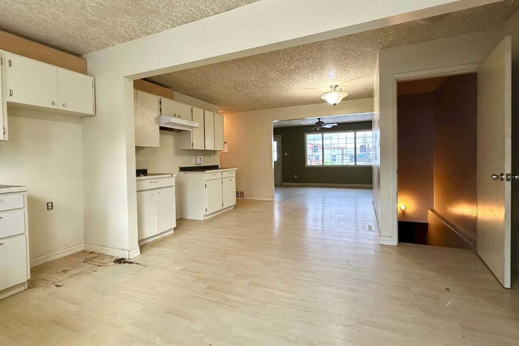 4806 51 Street, Mayerthorpe, AB - Indoor Photo Showing Kitchen