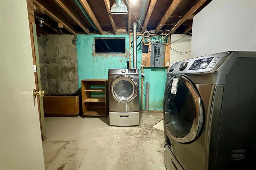 4806 51 Street, Mayerthorpe, AB - Indoor Photo Showing Laundry Room