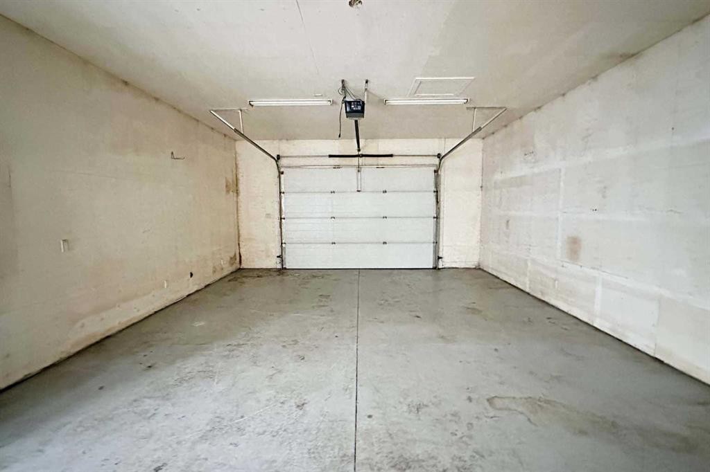 4806 51 Street, Mayerthorpe, AB - Indoor Photo Showing Garage