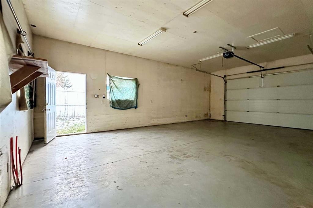 4806 51 Street, Mayerthorpe, AB - Indoor Photo Showing Garage