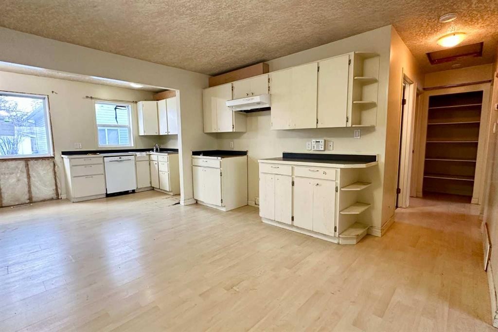 4806 51 Street, Mayerthorpe, AB - Indoor Photo Showing Kitchen